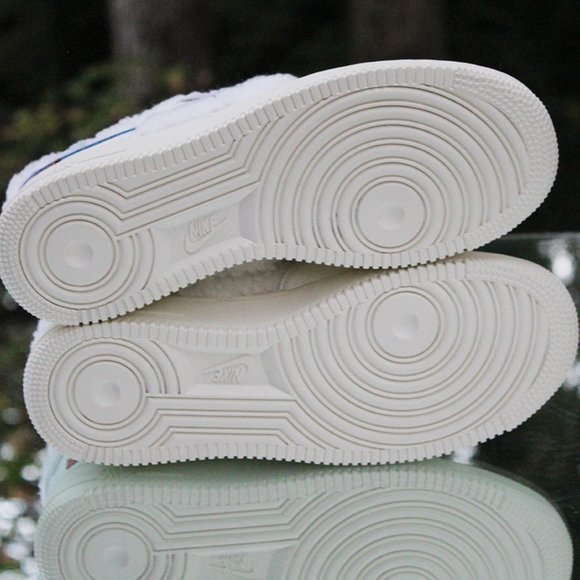 Nike Air Force 1 Low Sherpa Fleece Women’s Size 7.5 - Picture 12 of 12